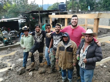 El equipo de NEUBOX tuvo la oportunidad de brindar apoyo a una de las zonas afectadas por los sismos dentro de la comunidad de San Miguel Tecuanipa en Puebla, con la construcción de refugios para su resguardo.